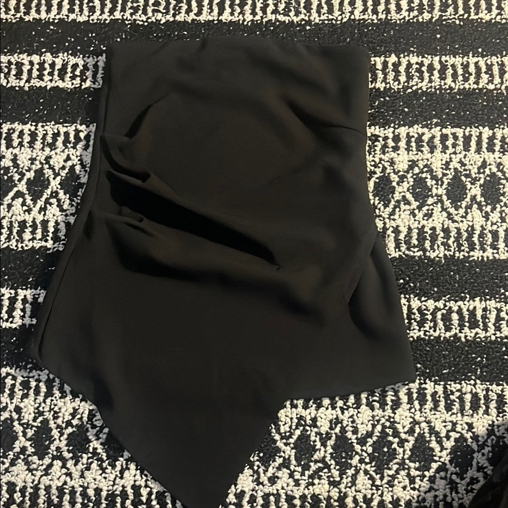 Chic Black Strapless Top